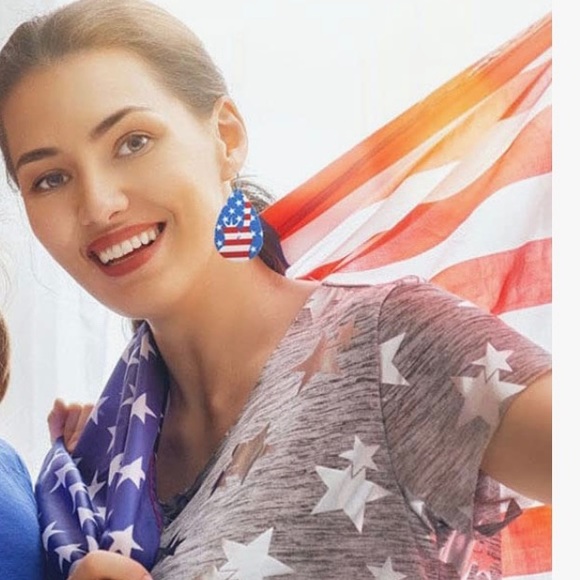 Statue of Liberty Earrings - Picture 2 of 3